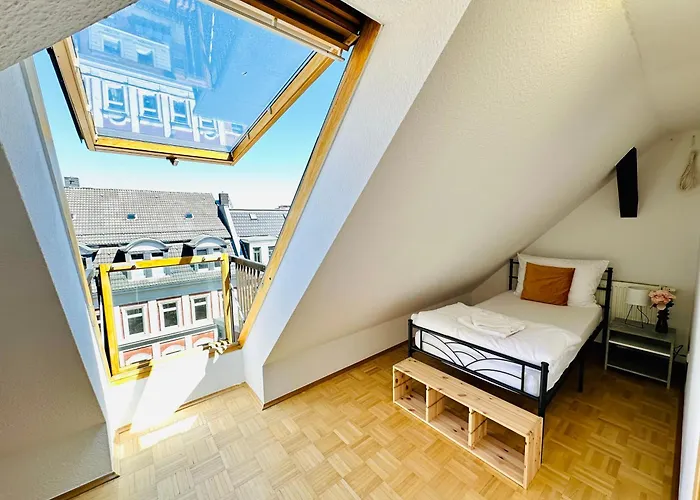 Massive Karli Loft - Over 130 Meters Floor Space - Home Theater Room - 4 Private Sleeping Areas - Best Location In Leipzig