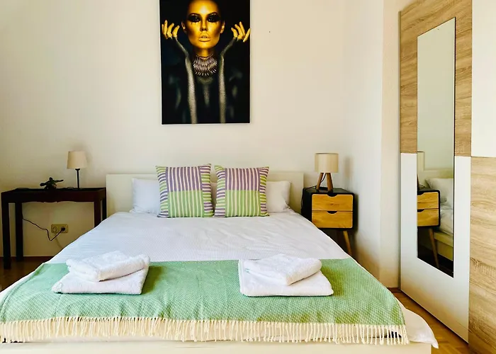 Massive Karli Loft - Over 130 Meters Floor Space - Home Theater Room - 4 Private Sleeping Areas - Best Location In Leipzig